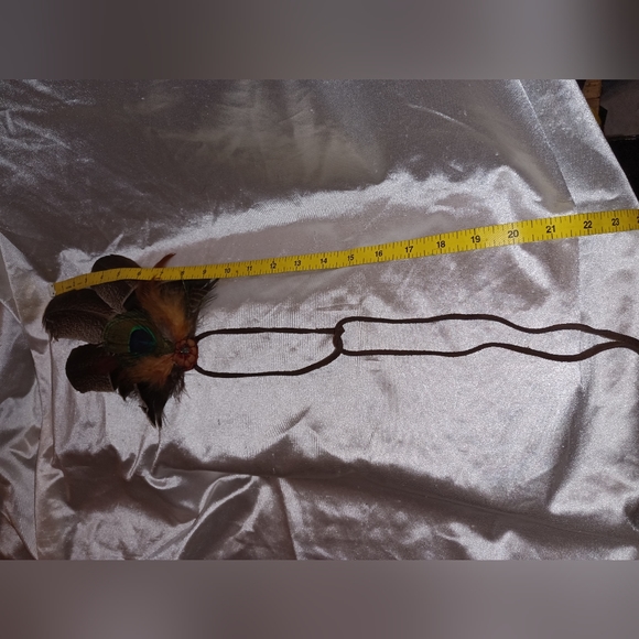 Handcrafted Beautiful featherstone and clay neckwear with leather strap - Picture 4 of 5